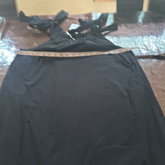 Elegant Black Sleeveless Dress - Picture 6 of 10